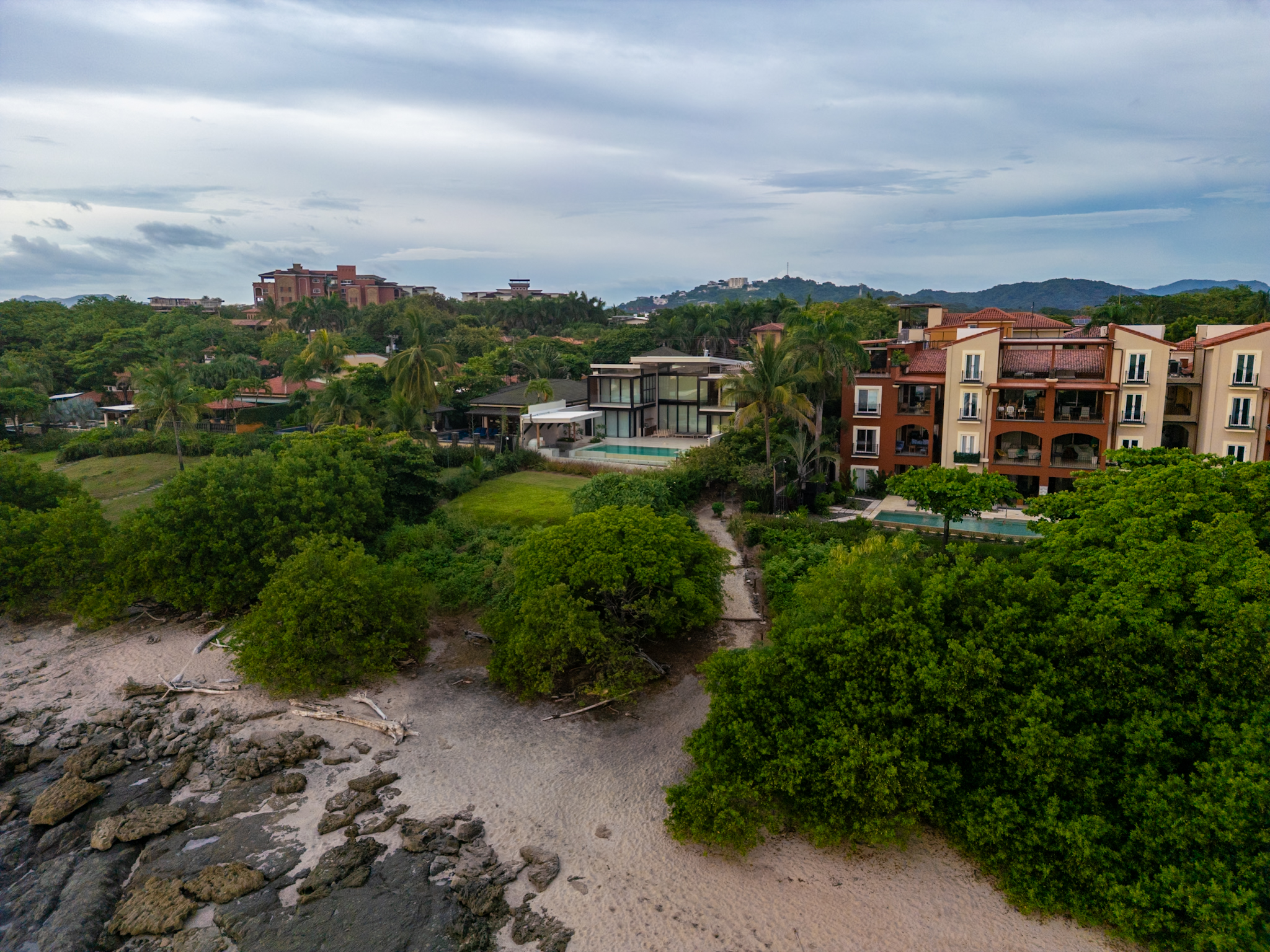 Horizontes del Mar โ Beachfront Condo