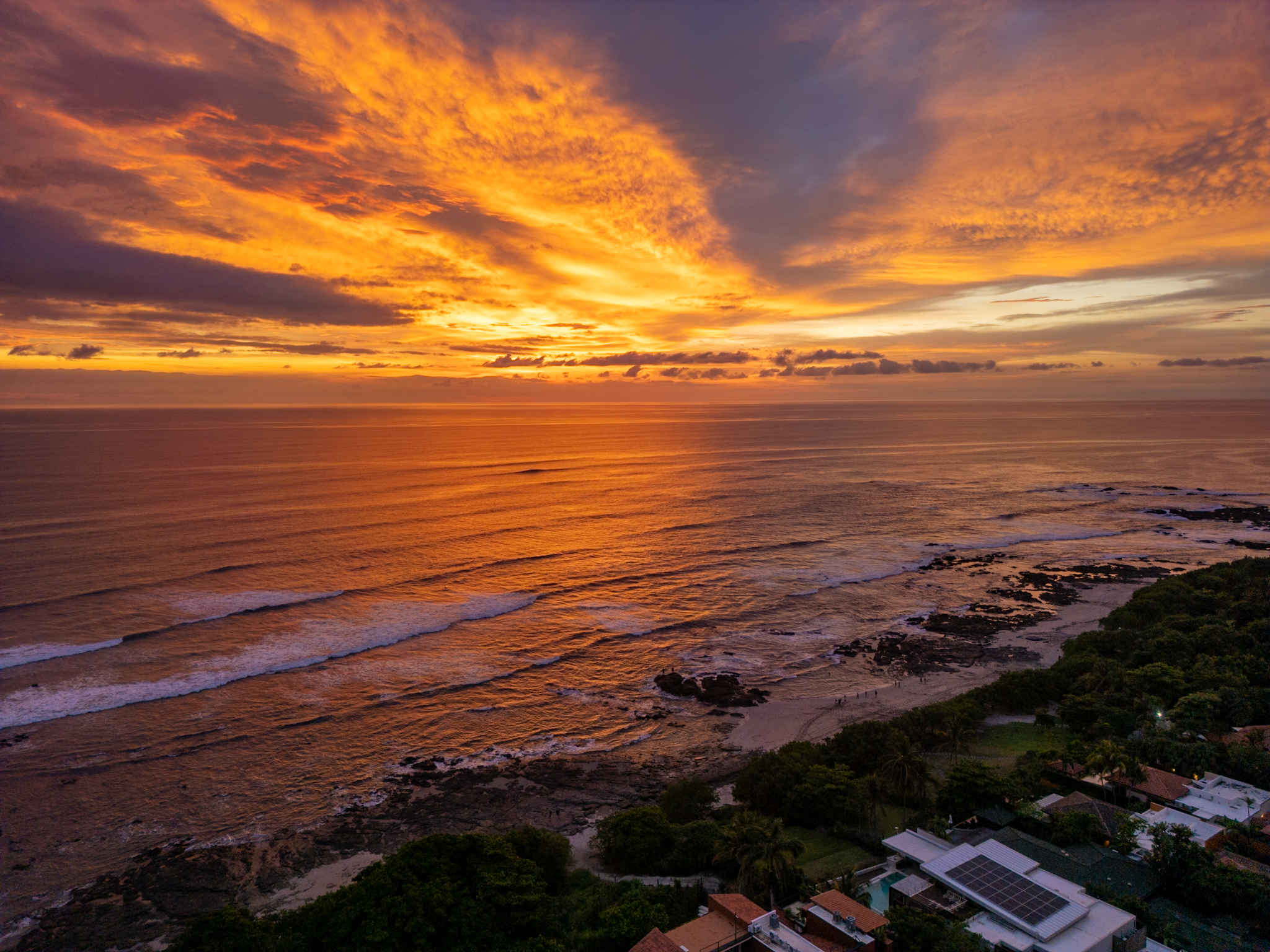 Horizontes del Mar โ Beachfront Condo