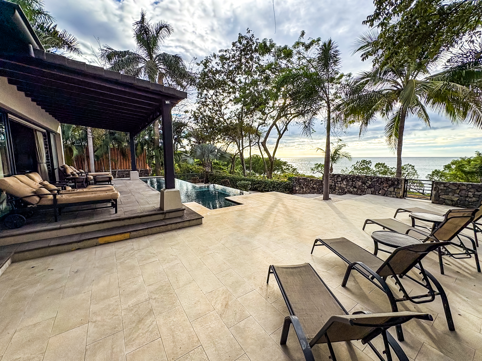 Casa Fuente – Beachfront Luxury Villa